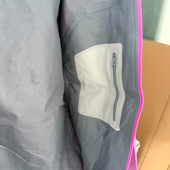 Arc'teryx Waterproof And Windproof Ski Jacket Size L - Picture 8 of 11